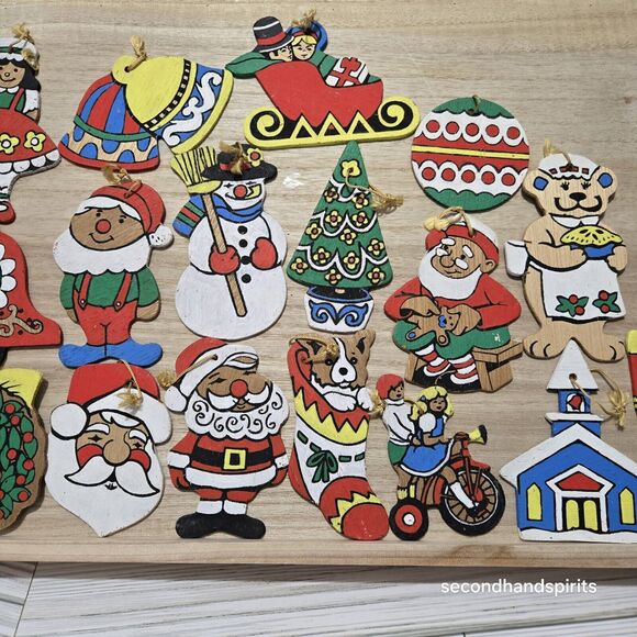 Lot of 17 Vintage Wooden Hand Painted Christmas Tree Ornaments Double Sided - Picture 3 of 5